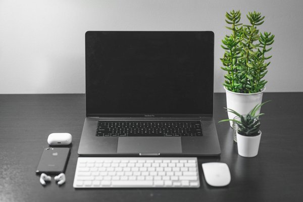 Navigating the challenges of integrating haptic feedback into mobile augmented reality games: key insights and solutions